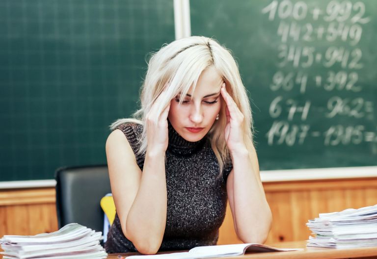 An vielen Schulen sind die Lehrer überlastet und häufen Überstunden an.