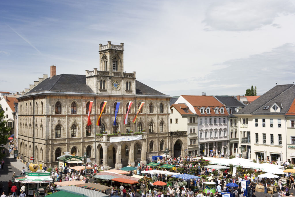 Blick auf das Rathaus in Weimar