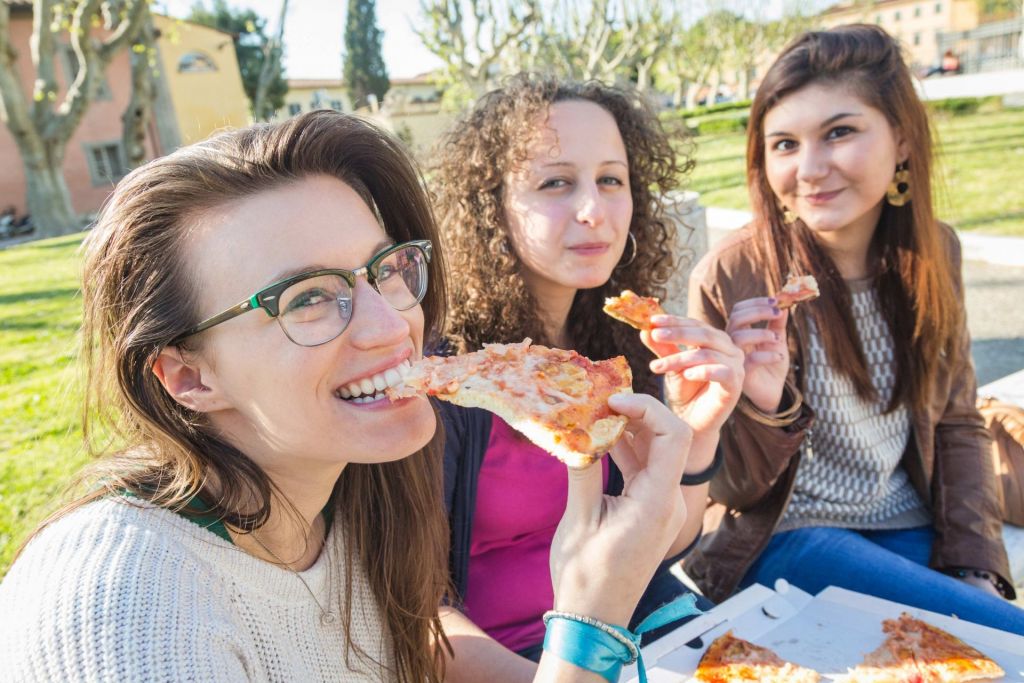 Damit es für alle Schüler das richtige Essen gibt, sollten sich Lehrer vorher über religiöse Bedürfnisse informieren.