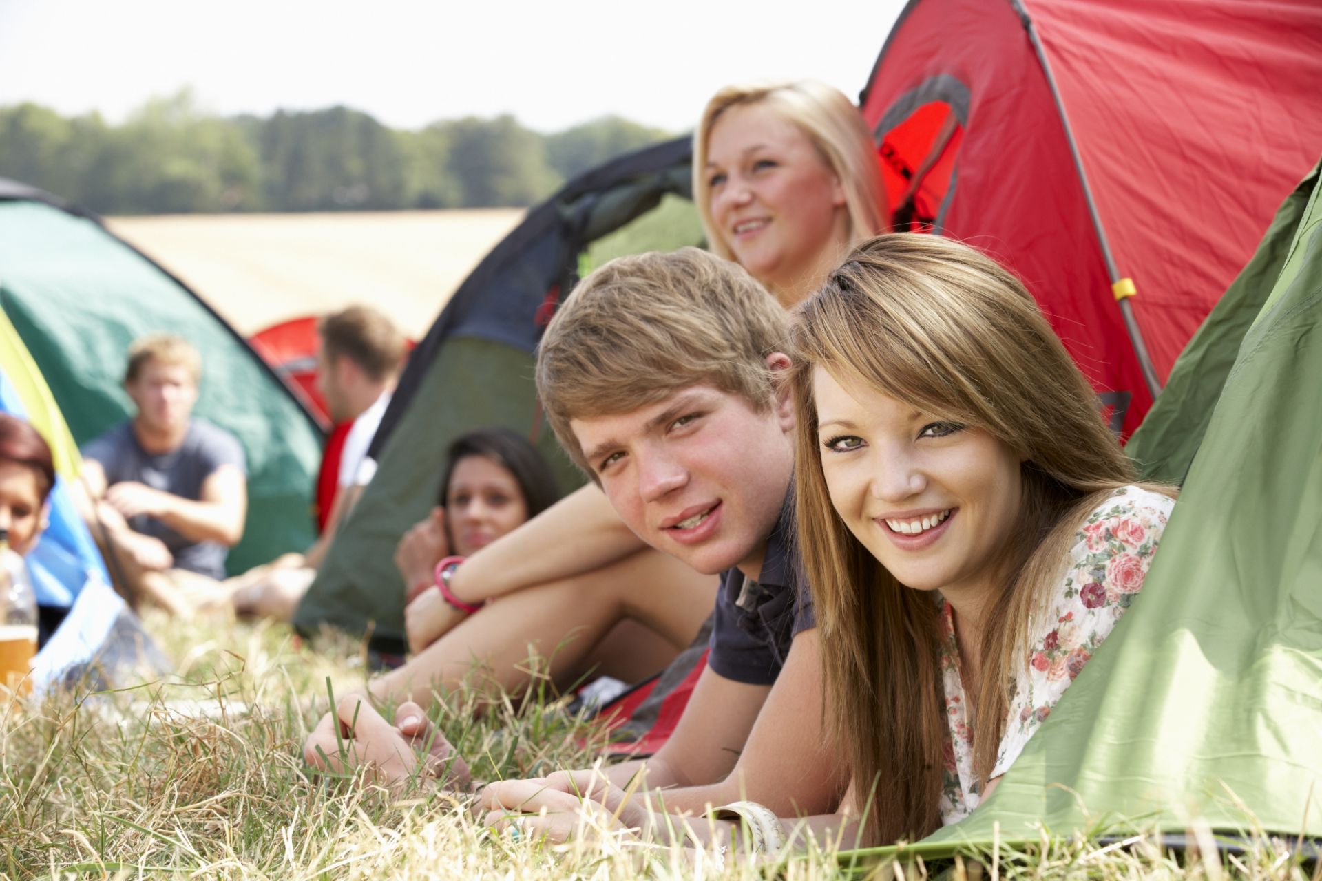 Viele Schüler:innen verbringen die Sommerferien zu Hause. Damit keine Langeweile aufkommt, stellen wir 50 tolle Ferienaktivitäten vor.